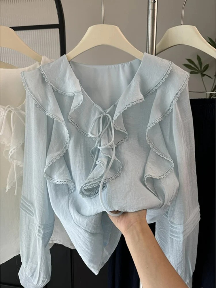 Embroidery - Французская блузка с V-образным вырезом и